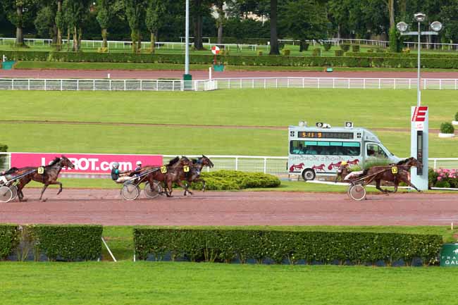 Photo d'arrivée de la course pmu PRIX DE LA NATION à ENGHIEN le Jeudi 30 juin 2016