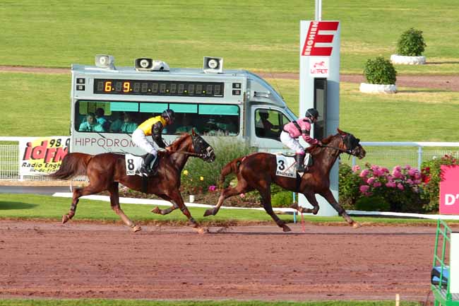 Photo d'arrivée de la course pmu PRIX DE LA HAUTE-VIENNE à ENGHIEN le Jeudi 30 juin 2016