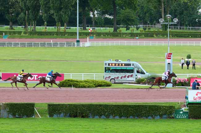Photo d'arrivée de la course pmu PRIX DE LA PLACE VENDOME à ENGHIEN le Jeudi 30 juin 2016