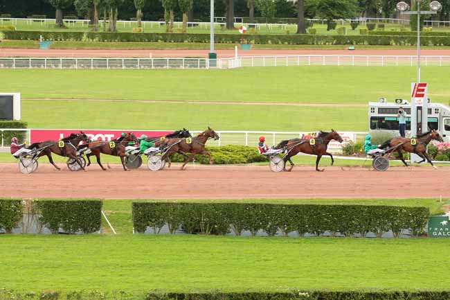 Photo d'arrivée de la course pmu PRIX DE WASHINGTON à ENGHIEN le Samedi 2 juillet 2016