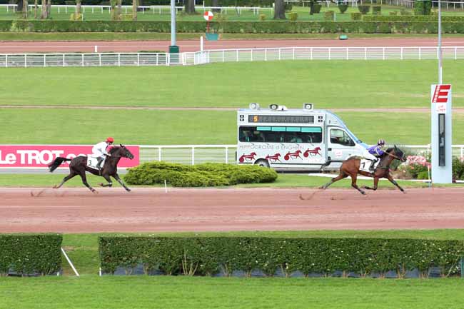 Photo d'arrivée de la course pmu PRIX DE LA PLACE DES VICTOIRES à ENGHIEN le Samedi 2 juillet 2016
