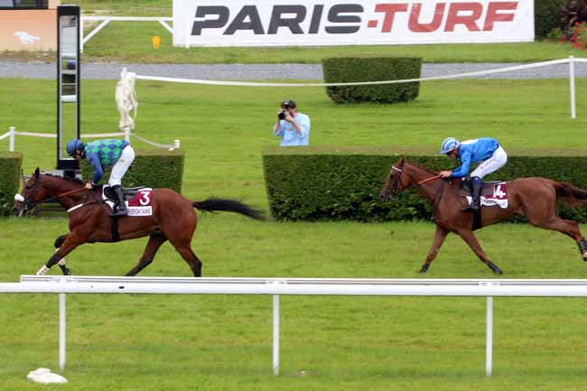Photo d'arrivée de la course pmu PRIX DES OEILLETS à CLAIREFONTAINE le Mardi 5 juillet 2016