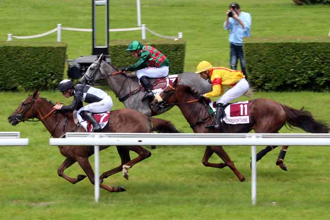 Photo d'arrivée de la course pmu PRIX DU CASINO à CLAIREFONTAINE le Mardi 5 juillet 2016