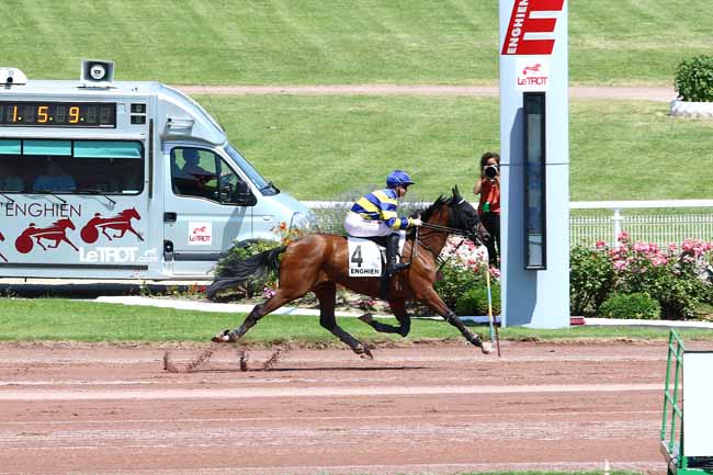 Photo d'arrivée de la course pmu PRIX DE LA PLACE SAINT-AUGUSTIN à ENGHIEN le Jeudi 7 juillet 2016