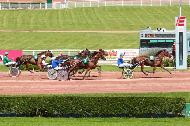 Photo d'arrivée de la course pmu PRIX DE LA TOUR EIFFEL à ENGHIEN le Jeudi 7 juillet 2016