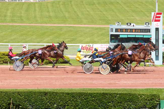 Photo d'arrivée de la course pmu PRIX DU PANTHEON à ENGHIEN le Jeudi 7 juillet 2016