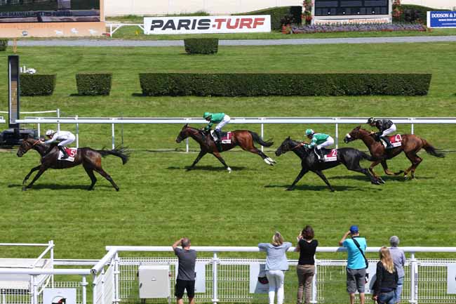 Photo d'arrivée de la course pmu PRIX DES BLEUETS à CLAIREFONTAINE le Jeudi 7 juillet 2016