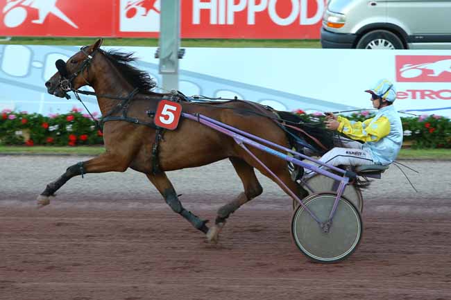 Photo d'arrivée de la course pmu PRIX DES FUSCHIAS (GR A) à CABOURG le Vendredi 8 juillet 2016
