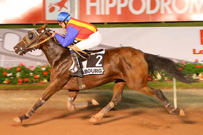 Photo d'arrivée de la course pmu PRIX DES GLAIEULS à CABOURG le Vendredi 8 juillet 2016