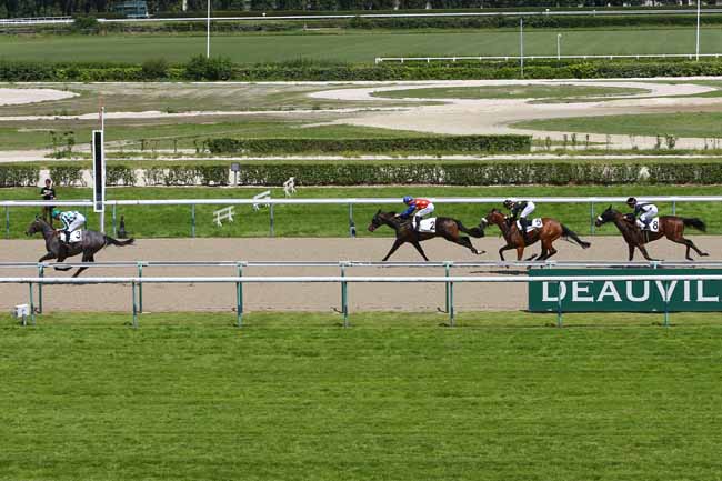 Photo d'arrivée de la course pmu PRIX DE LA SOURCE à DEAUVILLE le Vendredi 8 juillet 2016