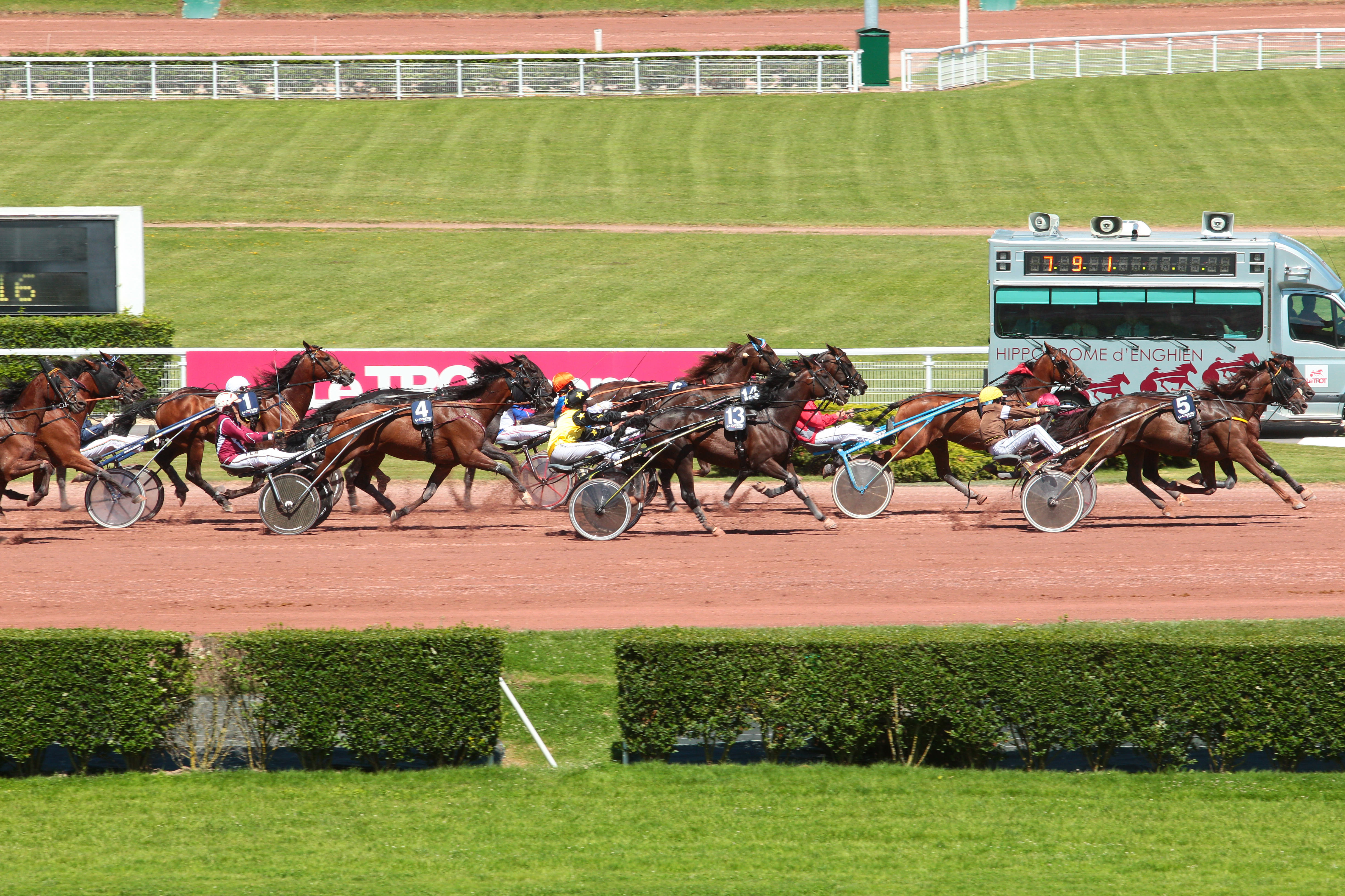 Photo d'arrivée de la course pmu PRIX DE LA MANCHE à ENGHIEN le Samedi 9 juillet 2016