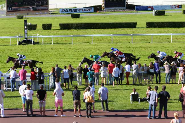 Photo d'arrivée de la course pmu PRIX DE LA VILLE DE TOUQUES à CLAIREFONTAINE le Samedi 9 juillet 2016