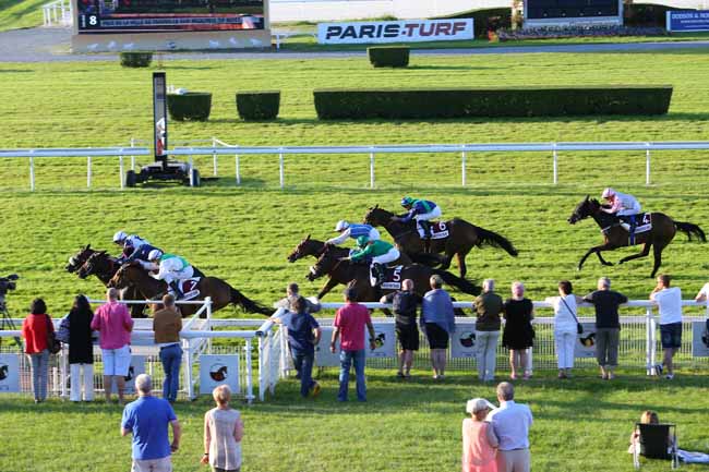 Photo d'arrivée de la course pmu PRIX DE LA VILLE DE TROUVILLE-SUR-MER à CLAIREFONTAINE le Samedi 9 juillet 2016