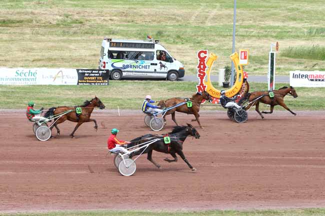Photo d'arrivée de la course pmu PRIX RCA LA RADIO à PORNICHET le Mardi 12 juillet 2016