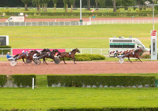 Photo d'arrivée de la course pmu PRIX DE L'OPERA à ENGHIEN le Mercredi 13 juillet 2016