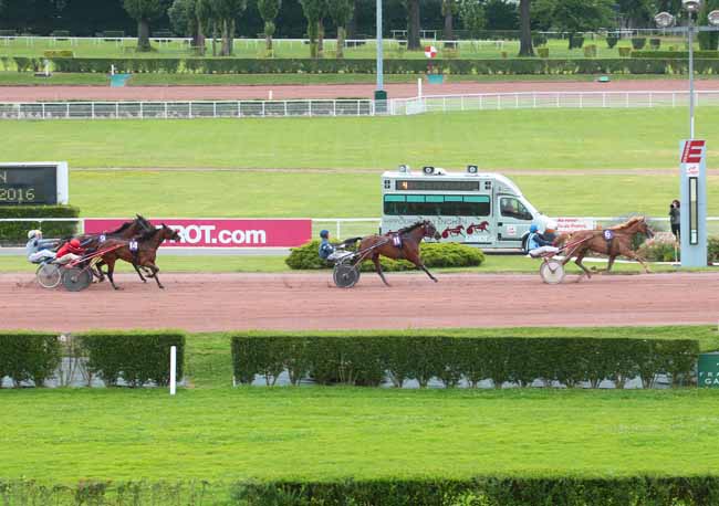 Photo d'arrivée de la course pmu PRIX DU JARDIN DES PLANTES à ENGHIEN le Mercredi 13 juillet 2016