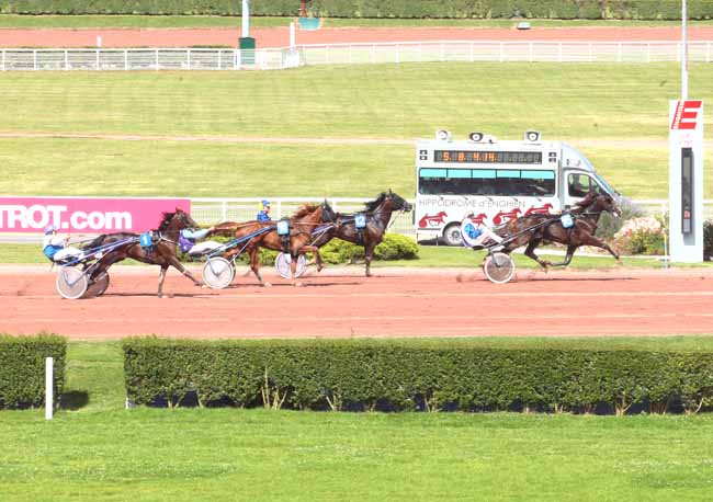 Photo d'arrivée de la course pmu PRIX DE BERTINCOURT à ENGHIEN le Samedi 16 juillet 2016