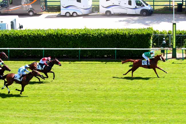 Photo d'arrivée de la course pmu PRIX DE LA VERSE à CHANTILLY le Lundi 18 juillet 2016