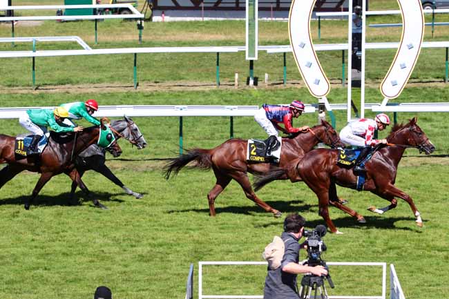 Photo d'arrivée de la course pmu PRIX DE SAINT-SAUVEUR à COMPIEGNE le Mardi 19 juillet 2016