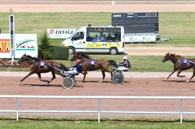 Photo d'arrivée de la course pmu PRIX ASSOCIATION FOIRE A L'ANDOUILLE à VIRE le Mercredi 20 juillet 2016