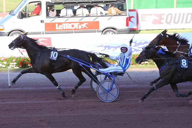 Photo d'arrivée de la course pmu GRAND PRIX DE LA VILLE DE CABOURG à CABOURG le Vendredi 22 juillet 2016