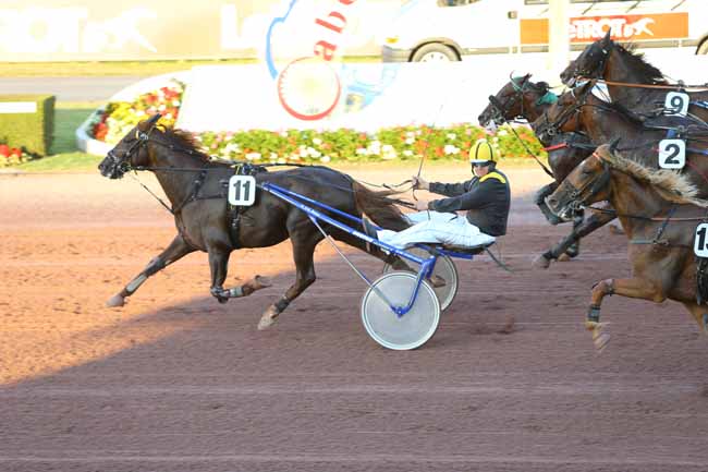 Photo d'arrivée de la course pmu PRIX DE LA VILLE D'AUBERVILLE (GR A) à CABOURG le Vendredi 22 juillet 2016
