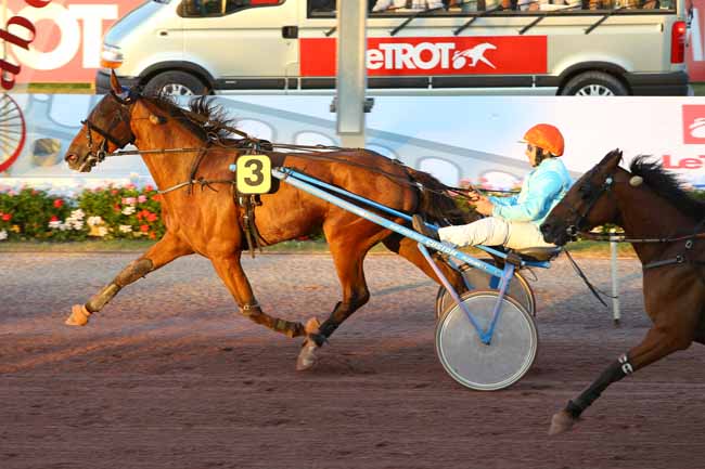 Photo d'arrivée de la course pmu PRIX DE LA VILLE D'AUBERVILLE (GR B) à CABOURG le Vendredi 22 juillet 2016