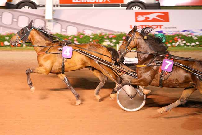 Photo d'arrivée de la course pmu PRIX DE LA VILLE DE VARAVILLE à CABOURG le Vendredi 22 juillet 2016