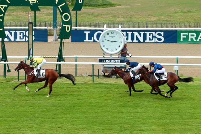 Photo d'arrivée de la course pmu PRIX ROLAND DE CHAMBURE à CHANTILLY le Vendredi 22 juillet 2016