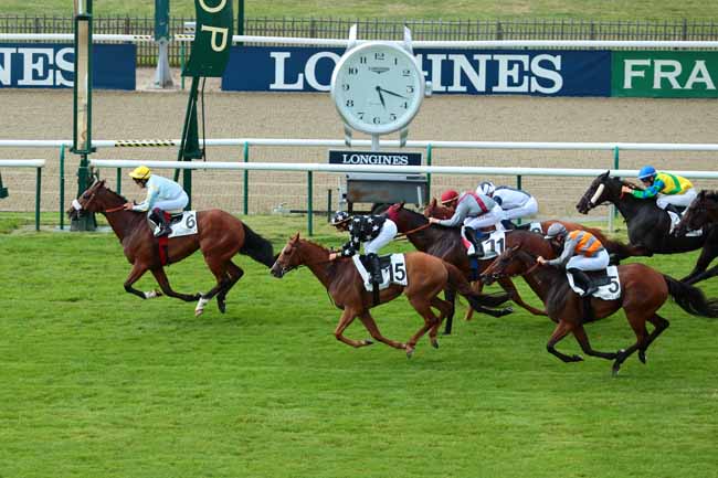 Photo d'arrivée de la course pmu PRIX DE LA CHAUSSEE NEUVE à CHANTILLY le Vendredi 22 juillet 2016