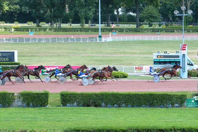 Photo d'arrivée de la course pmu PRIX DE NOTRE-DAME à ENGHIEN le Samedi 23 juillet 2016