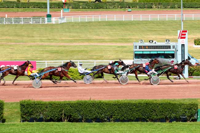Photo d'arrivée de la course pmu PRIX DU PALAIS BOURBON à ENGHIEN le Samedi 23 juillet 2016