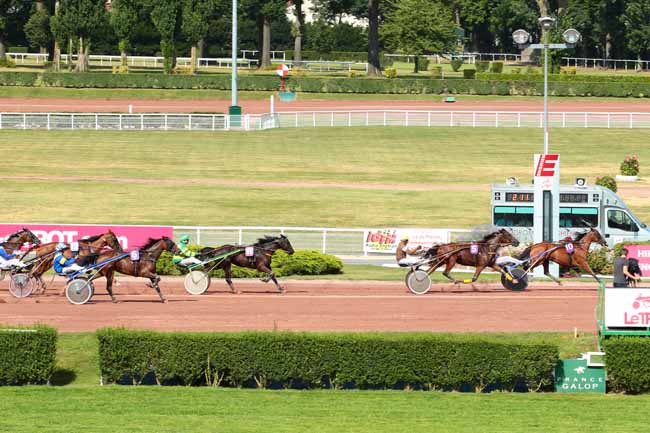 Photo d'arrivée de la course pmu PRIX DU FAUBOURG MONTMARTRE à ENGHIEN le Samedi 23 juillet 2016