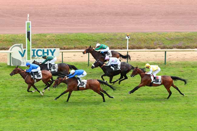 Photo d'arrivée de la course pmu PRIX VICHY LABORATOIRES à VICHY le Lundi 25 juillet 2016