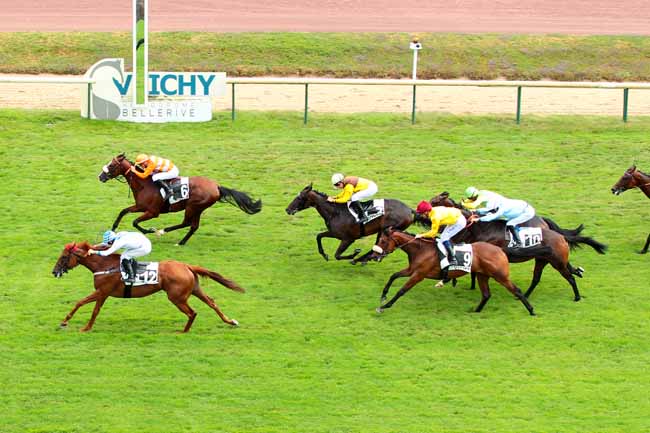 Photo d'arrivée de la course pmu PRIX DE LA TOUR DE CHENILLAT à VICHY le Lundi 25 juillet 2016