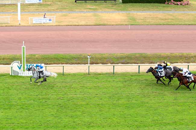 Photo d'arrivée de la course pmu PRIX DE TOURY LURCY à VICHY le Lundi 25 juillet 2016