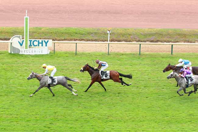 Photo d'arrivée de la course pmu PRIX DU GOLF DU SPORTING DE VICHY à VICHY le Mardi 26 juillet 2016