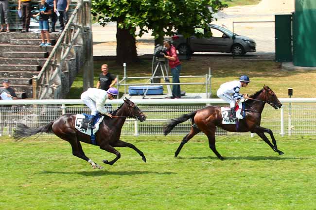 Photo d'arrivée de la course pmu PRIX DES REVES D'OR - JACQUES BOUCHARA à VICHY le Mardi 26 juillet 2016