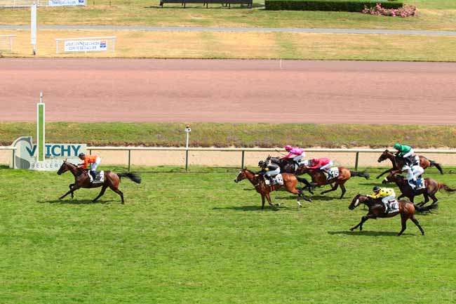 Photo d'arrivée de la course pmu PRIX MAKALU à VICHY le Mardi 26 juillet 2016