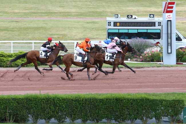 Photo d'arrivée de la course pmu PRIX DE BONNY-SUR-LOIRE à ENGHIEN le Mercredi 27 juillet 2016