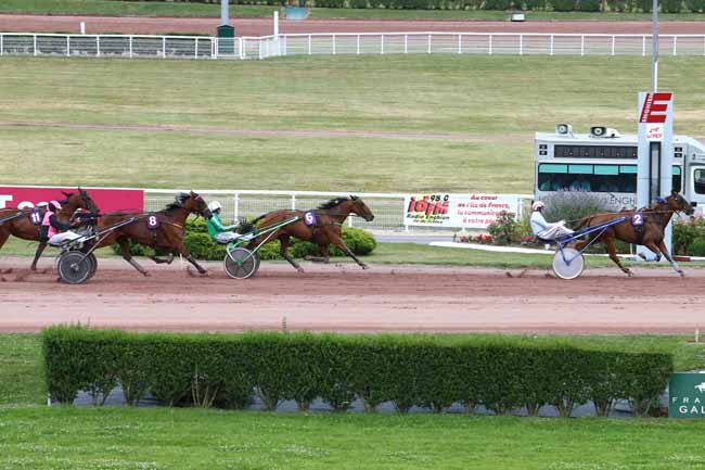 Photo d'arrivée de la course pmu PRIX DE CRESPIERES à ENGHIEN le Mercredi 27 juillet 2016