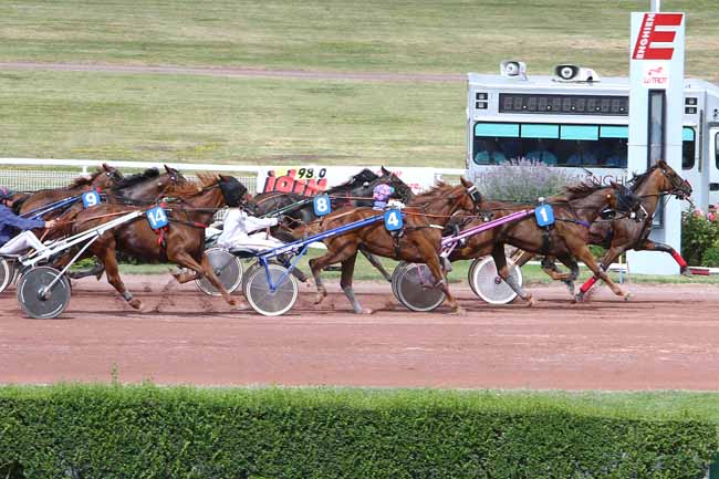 Photo d'arrivée de la course pmu PRIX DE LA HAUTE-MARNE à ENGHIEN le Mercredi 27 juillet 2016