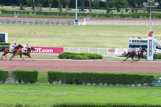 Photo d'arrivée de la course pmu PRIX DE LA PLACE D'ITALIE à ENGHIEN le Jeudi 28 juillet 2016