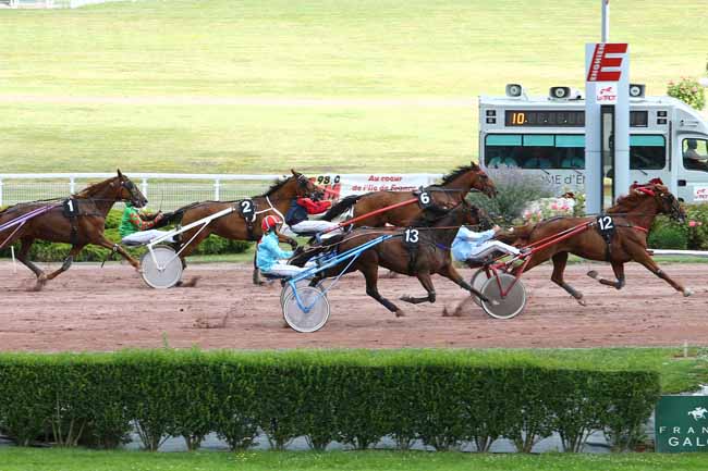 Photo d'arrivée de la course pmu PRIX DE LA GARE DU NORD à ENGHIEN le Jeudi 28 juillet 2016