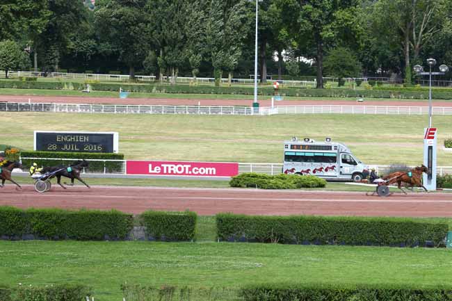 Photo d'arrivée de la course pmu PRIX DE VOUVRAY à ENGHIEN le Jeudi 28 juillet 2016