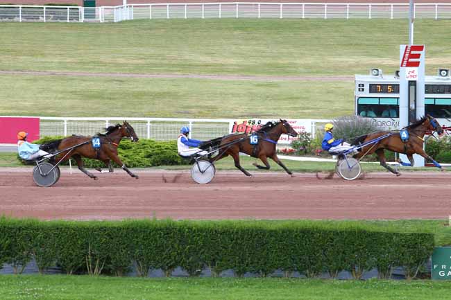 Photo d'arrivée de la course pmu PRIX DE LA PORTE DIDOT à ENGHIEN le Jeudi 28 juillet 2016