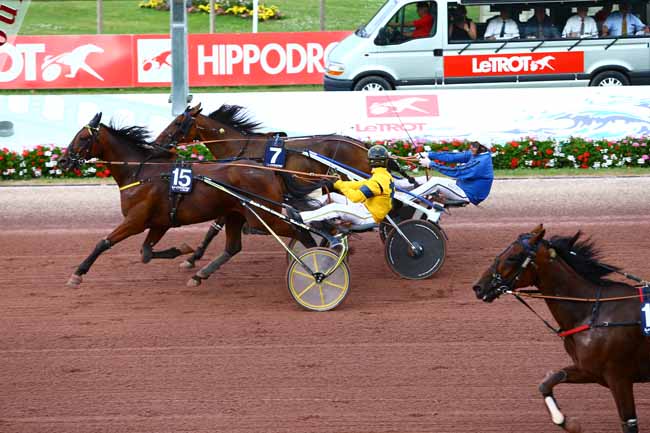 Photo d'arrivée de la course pmu PRIX HENRI BALLIERE à CABOURG le Vendredi 29 juillet 2016