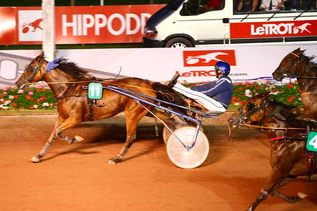 Photo d'arrivée de la course pmu PRIX FONDATION HIPPOLIA à CABOURG le Vendredi 29 juillet 2016