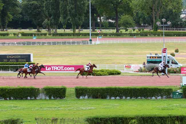 Photo d'arrivée de la course pmu PRIX DE LA PLACE DES FETES à ENGHIEN le Samedi 30 juillet 2016
