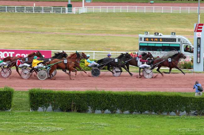 Photo d'arrivée de la course pmu PRIX DE MILAN à ENGHIEN le Samedi 30 juillet 2016